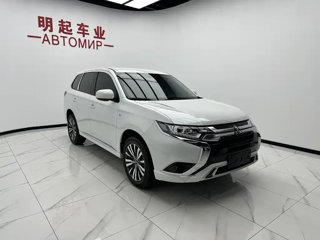 Mitsubishi Outlander — фото 2