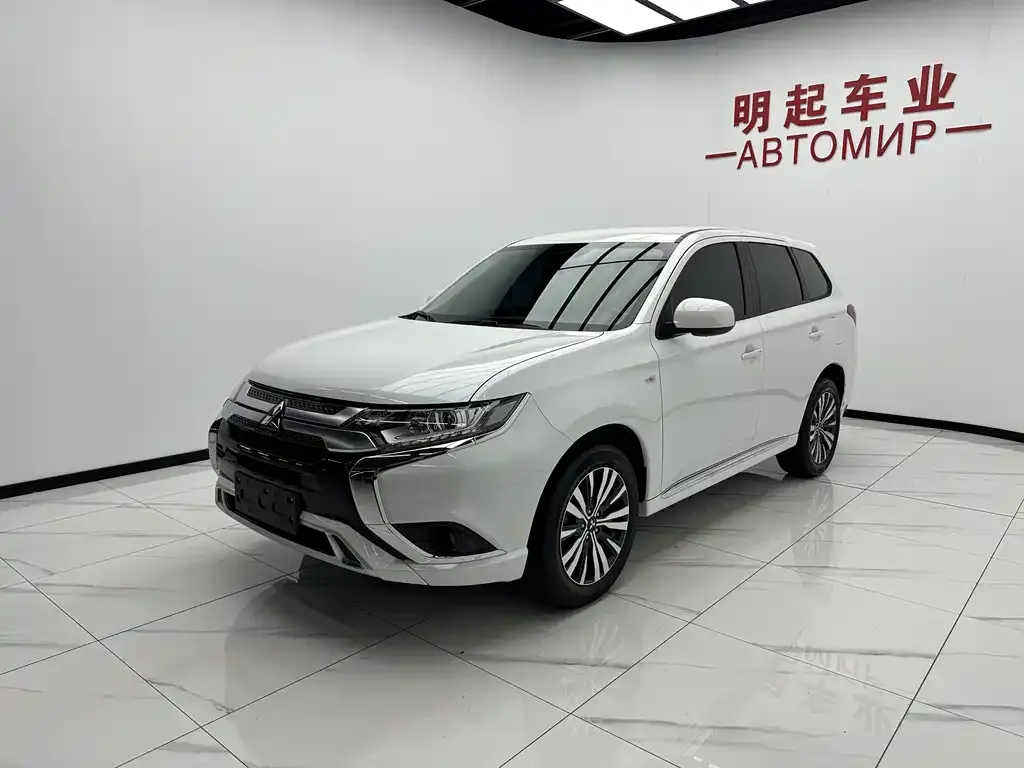 Mitsubishi Outlander — фото 8