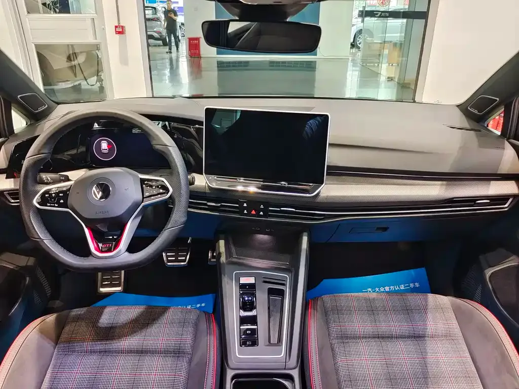 Volkswagen Golf GTI — фото 9