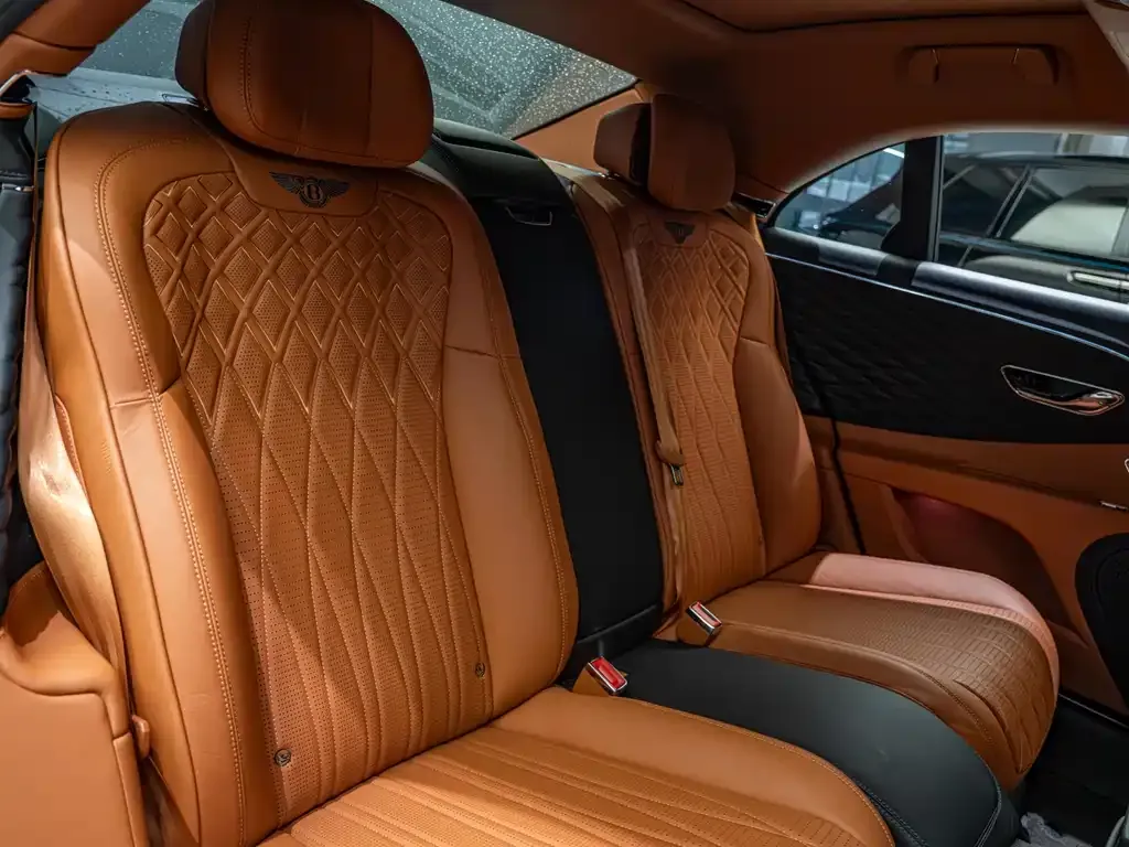 Bentley Flying Spur — фото 4