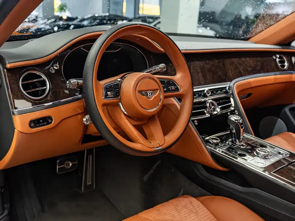 Bentley Flying Spur — фото 9