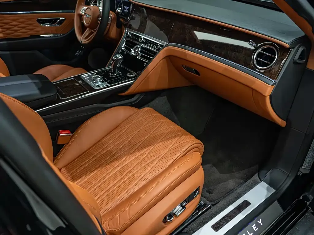 Bentley Flying Spur — фото 5