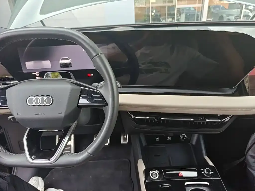 Audi Q6L e-tron — фото 2