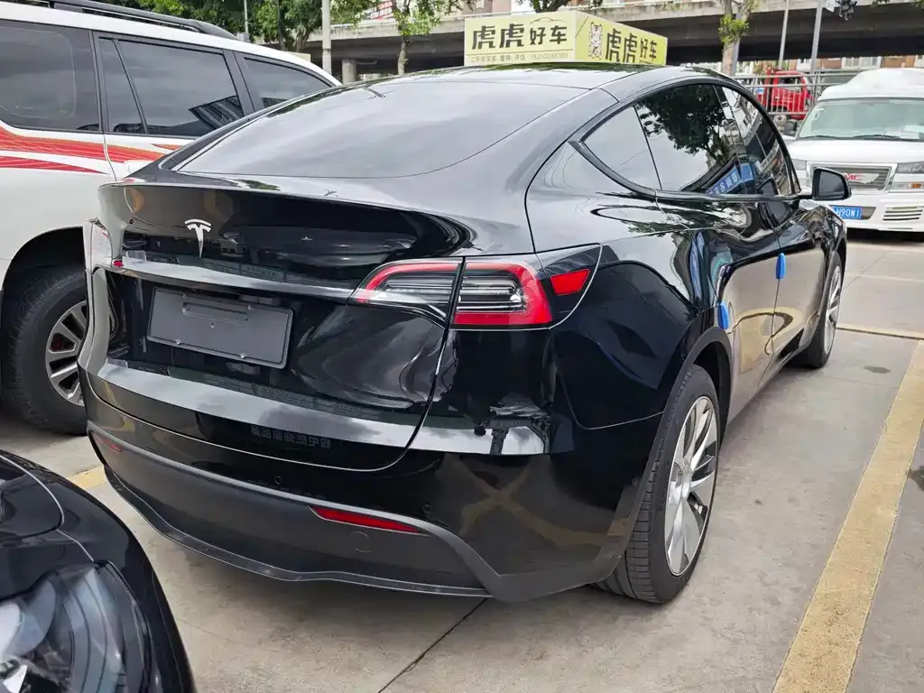 Tesla Model Y — фото 8