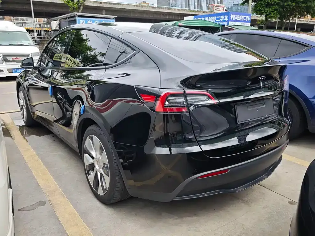 Tesla Model Y — фото 5