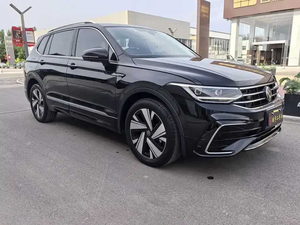 Volkswagen Tiguan L — фото 8