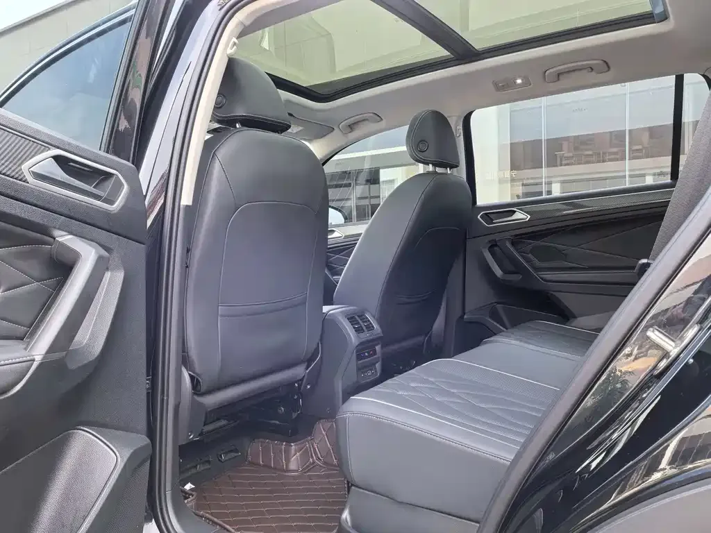 Volkswagen Tiguan L — фото 4