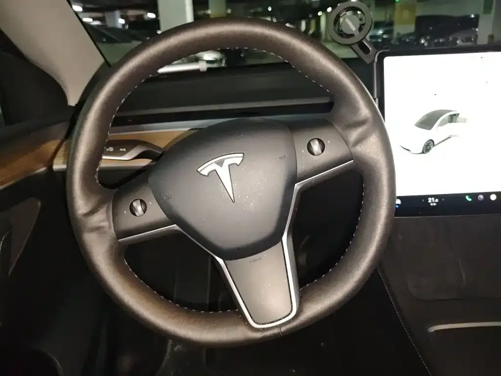 Tesla Model Y — фото 6