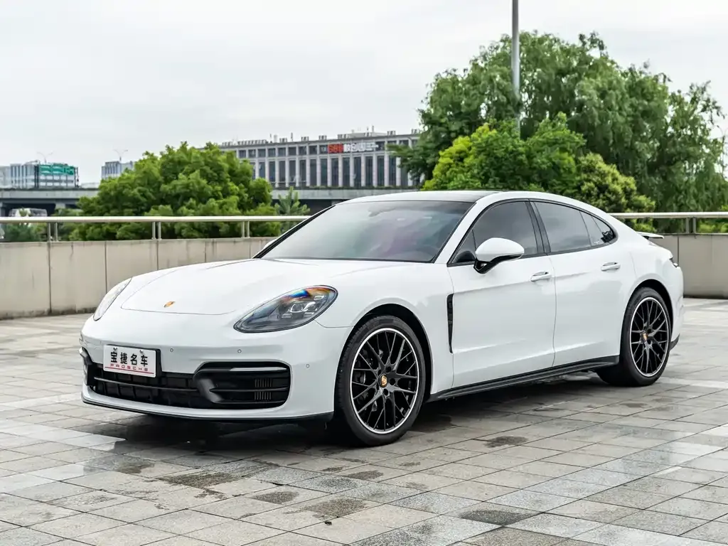 Porsche Panamera — фото 1