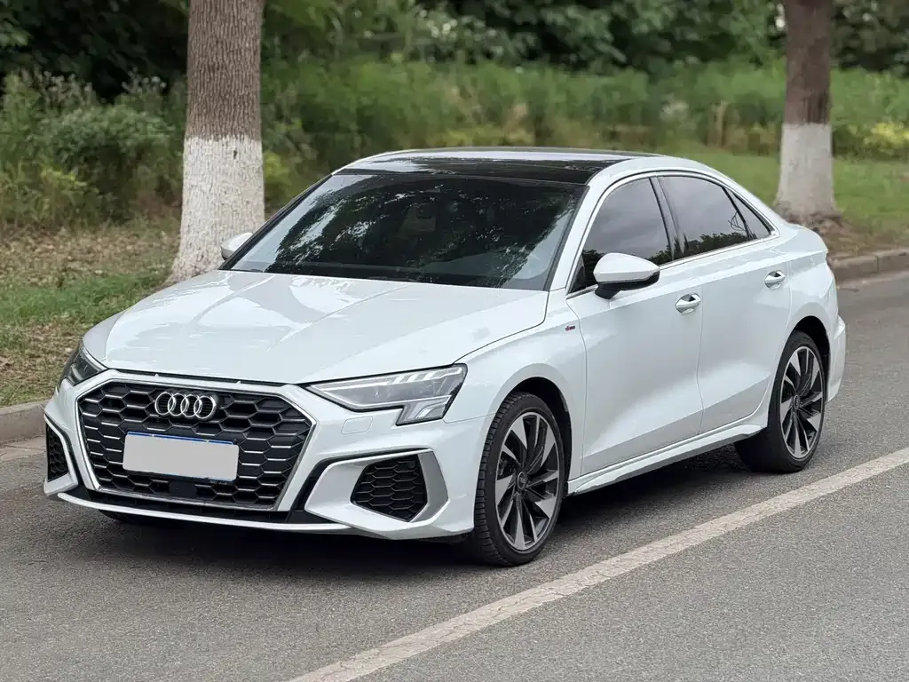 Audi A3 — фото 1