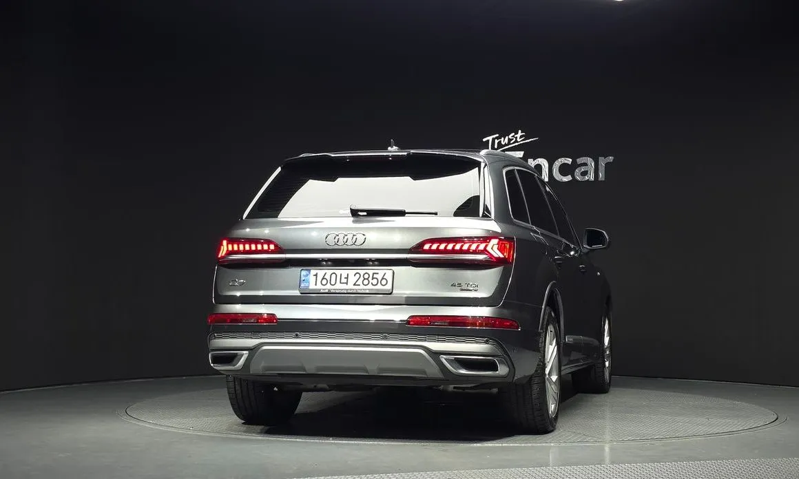 Audi Q7 — фото 7