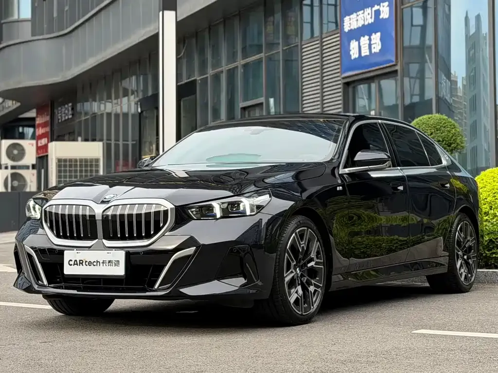 BMW 5 Series — фото 1