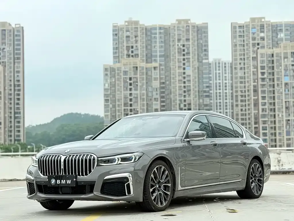 BMW 7 Series — фото 1