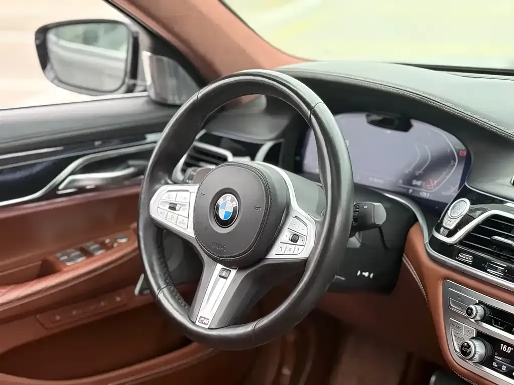 BMW 7 Series — фото 2