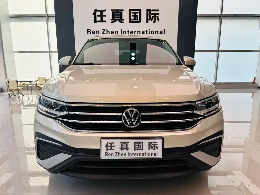 Volkswagen Tiguan L — фото 2