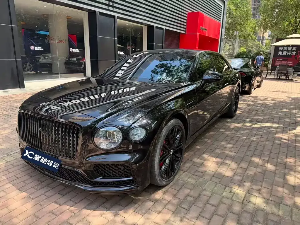 Bentley Flying Spur PHEV — фото 1