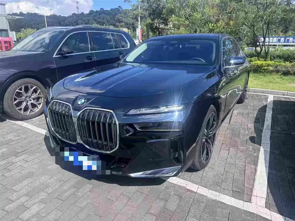BMW 7 Series — фото 10