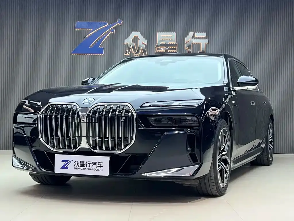 BMW i7 — фото 1