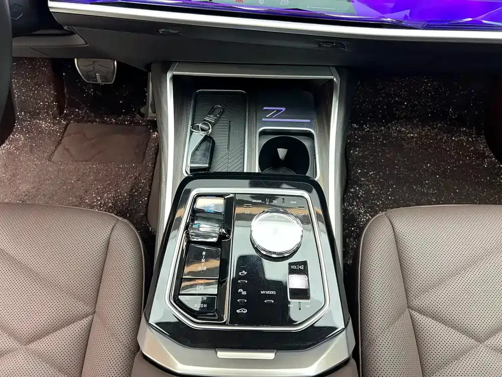 BMW i7 — фото 10