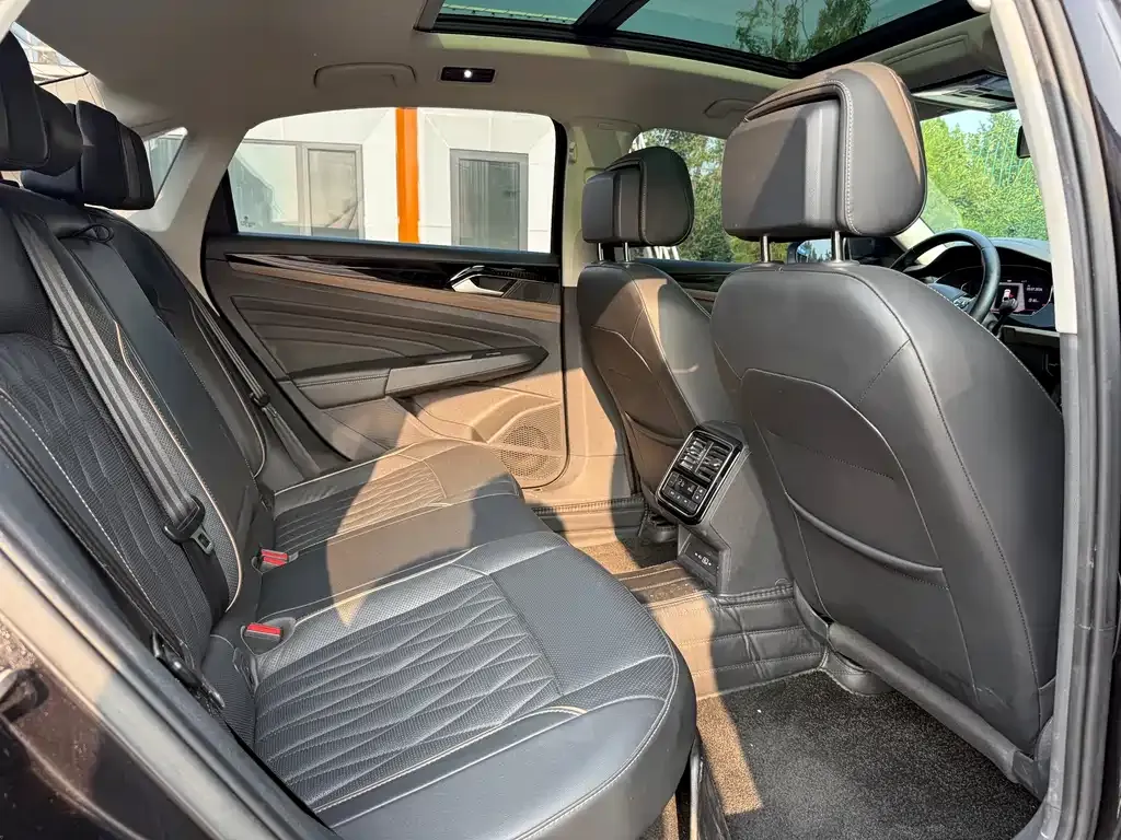 Volkswagen Passat — фото 10