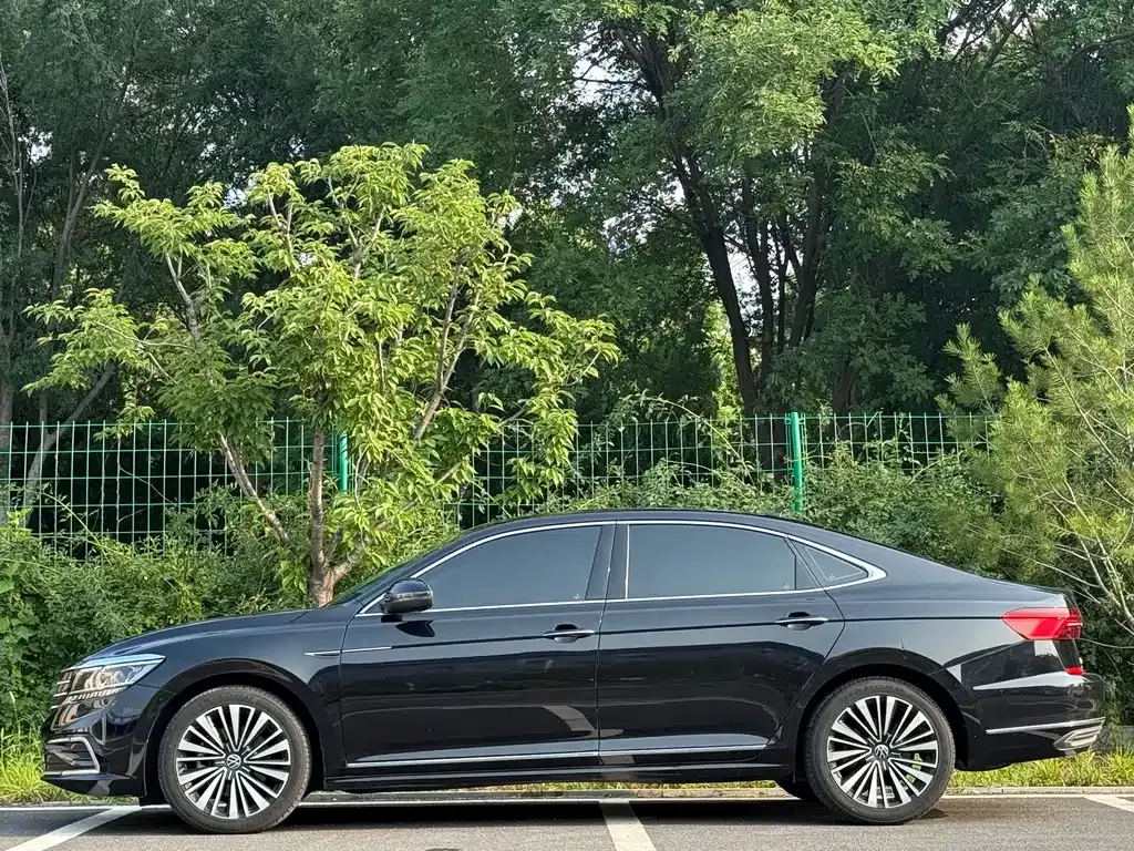 Volkswagen Passat — фото 8