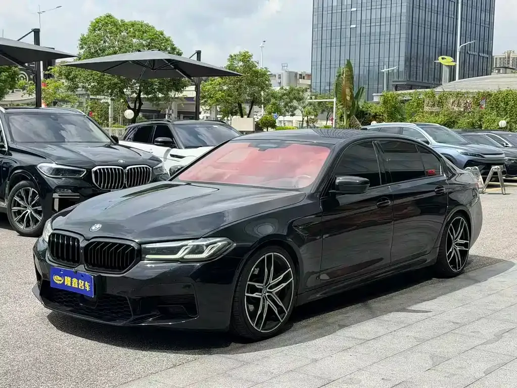 BMW 5 Series — фото 1