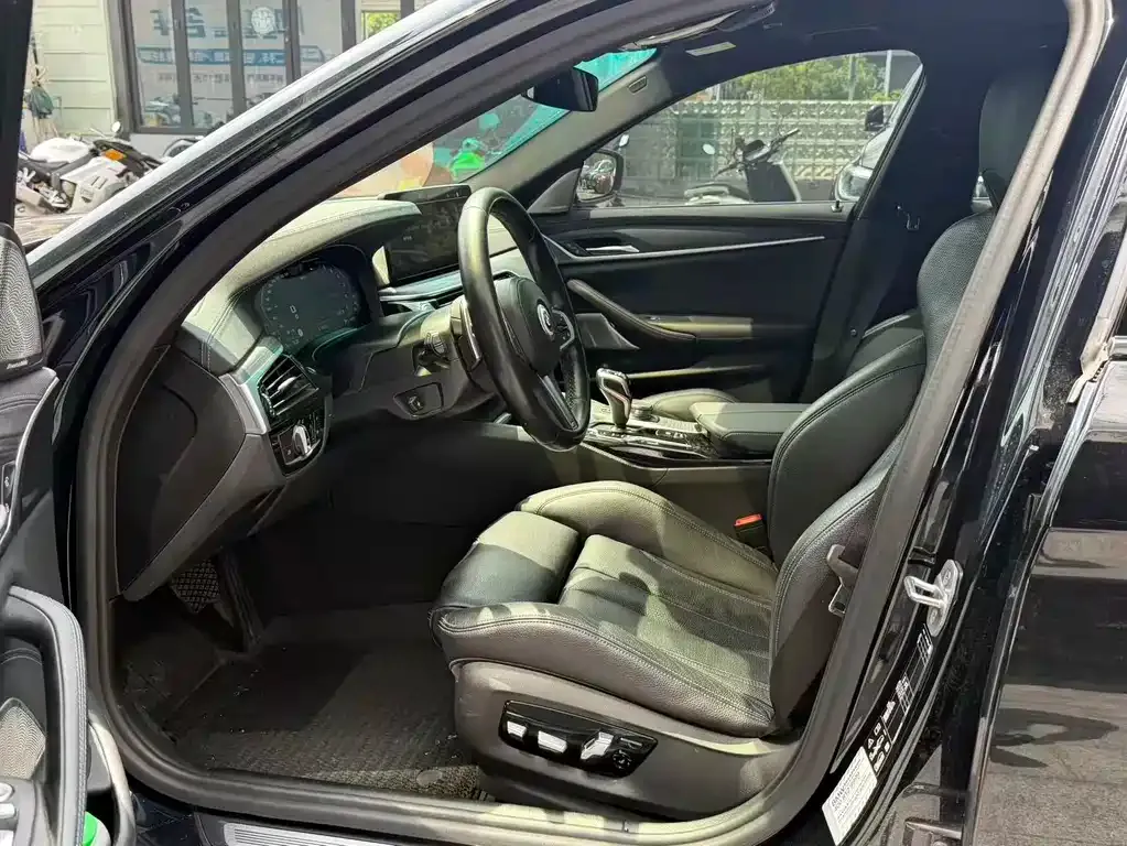 BMW 5 Series — фото 10