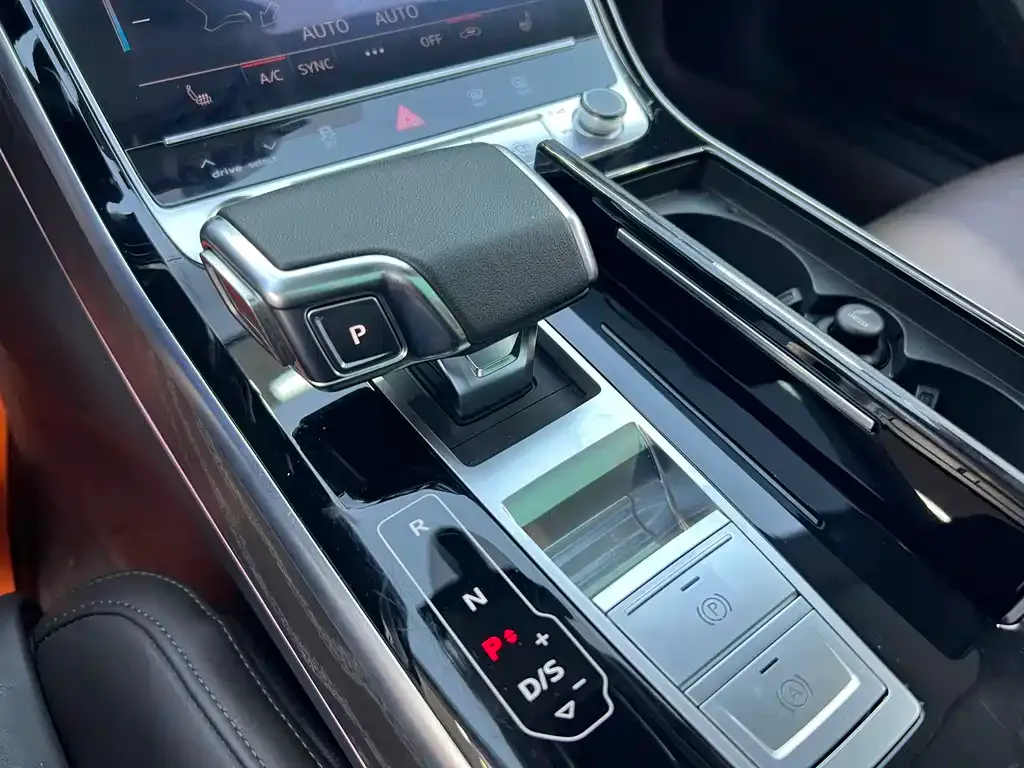 Audi A8 2023 из CN, фото 8