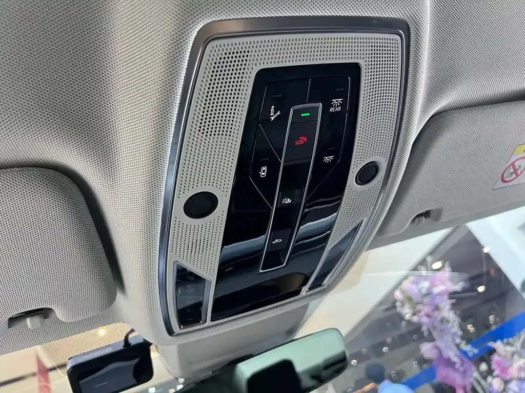 Audi A8 2023 из CN, фото 10