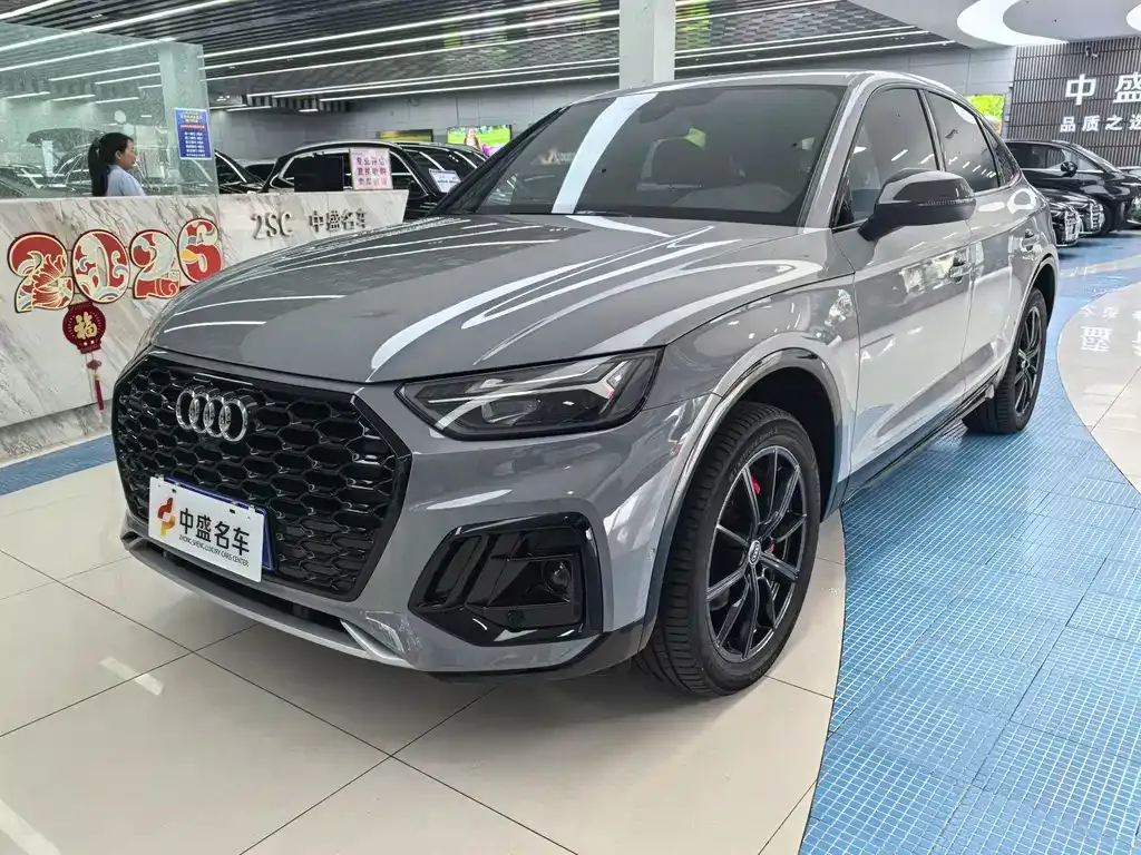 Audi Q5L Sportback — фото 1