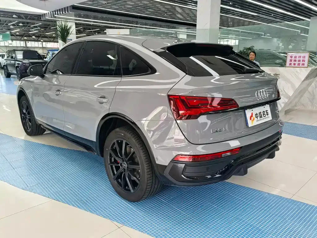 Audi Q5L Sportback — фото 6