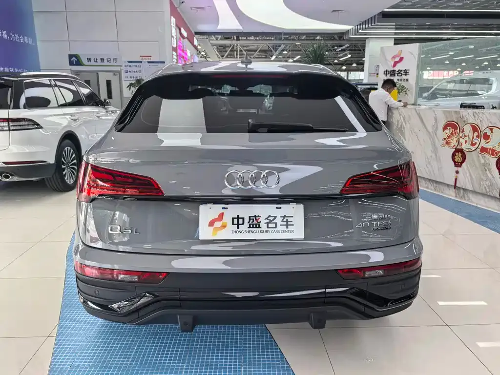 Audi Q5L Sportback — фото 8