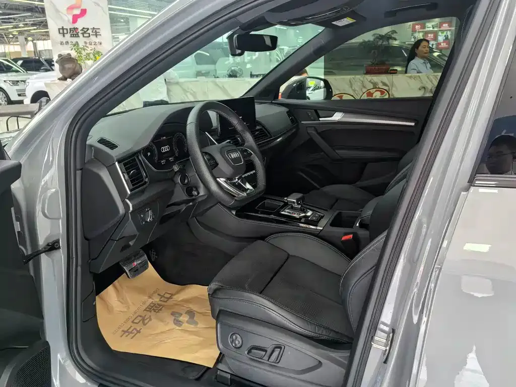 Audi Q5L Sportback — фото 3