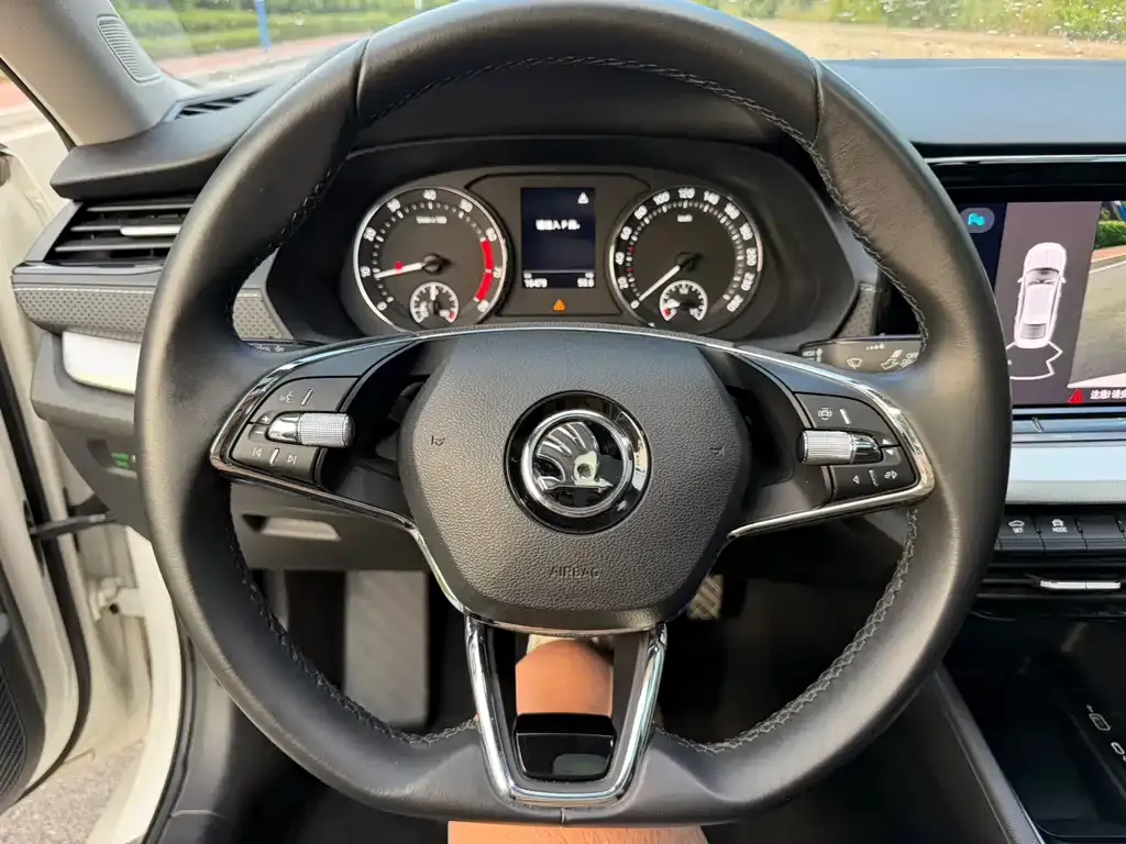 Skoda Octavia — фото 7