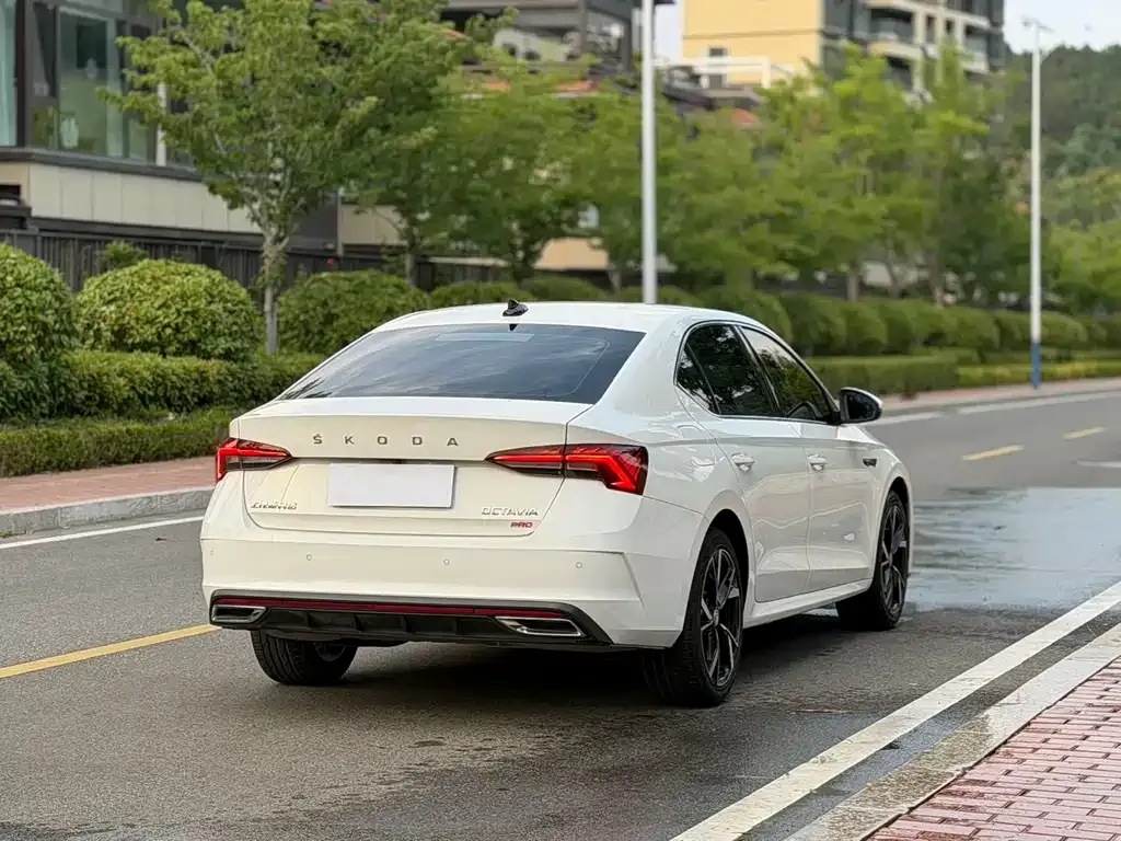 Skoda Octavia — фото 9