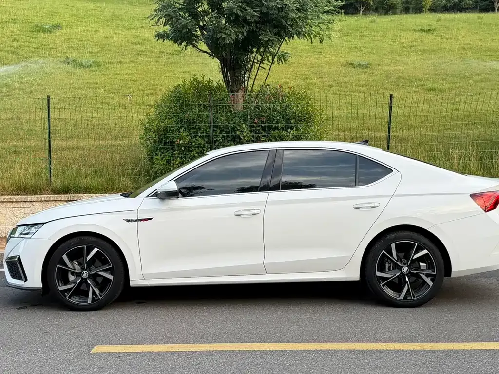 Skoda Octavia — фото 10