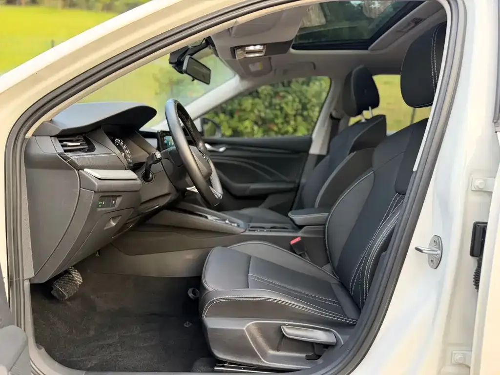 Skoda Octavia — фото 2