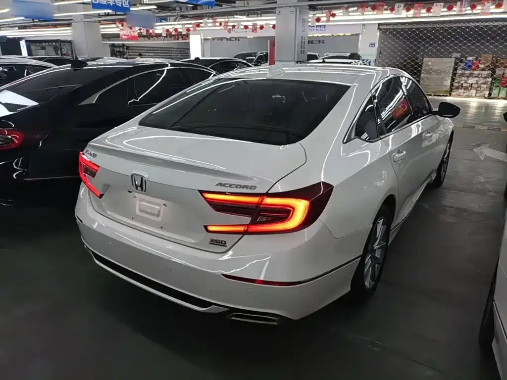 Honda Accord — фото 7