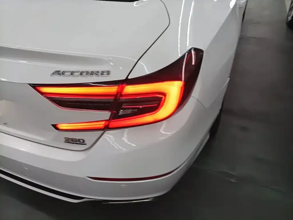Honda Accord — фото 9