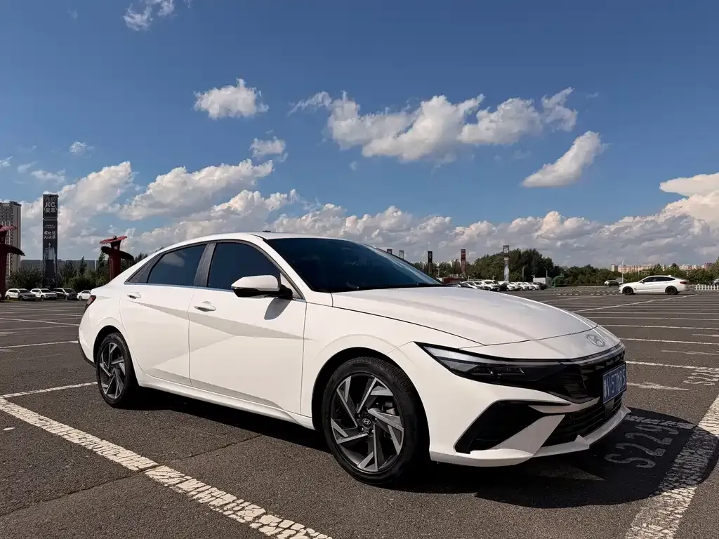 Hyundai Elantra — фото 9