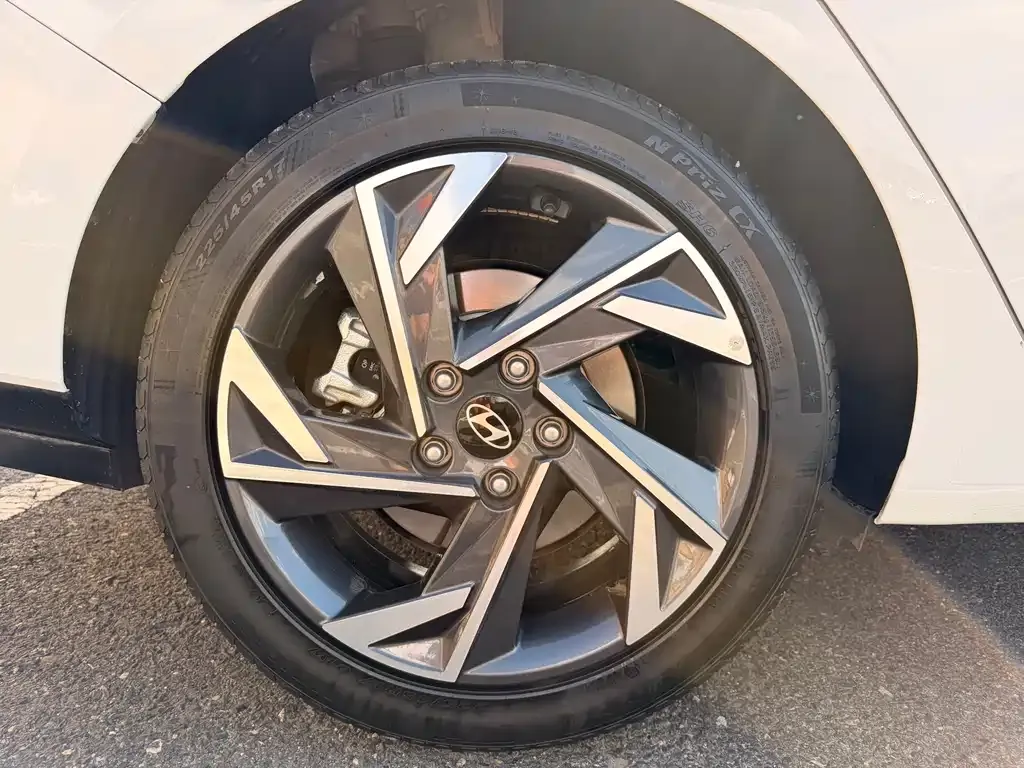 Hyundai Elantra — фото 4