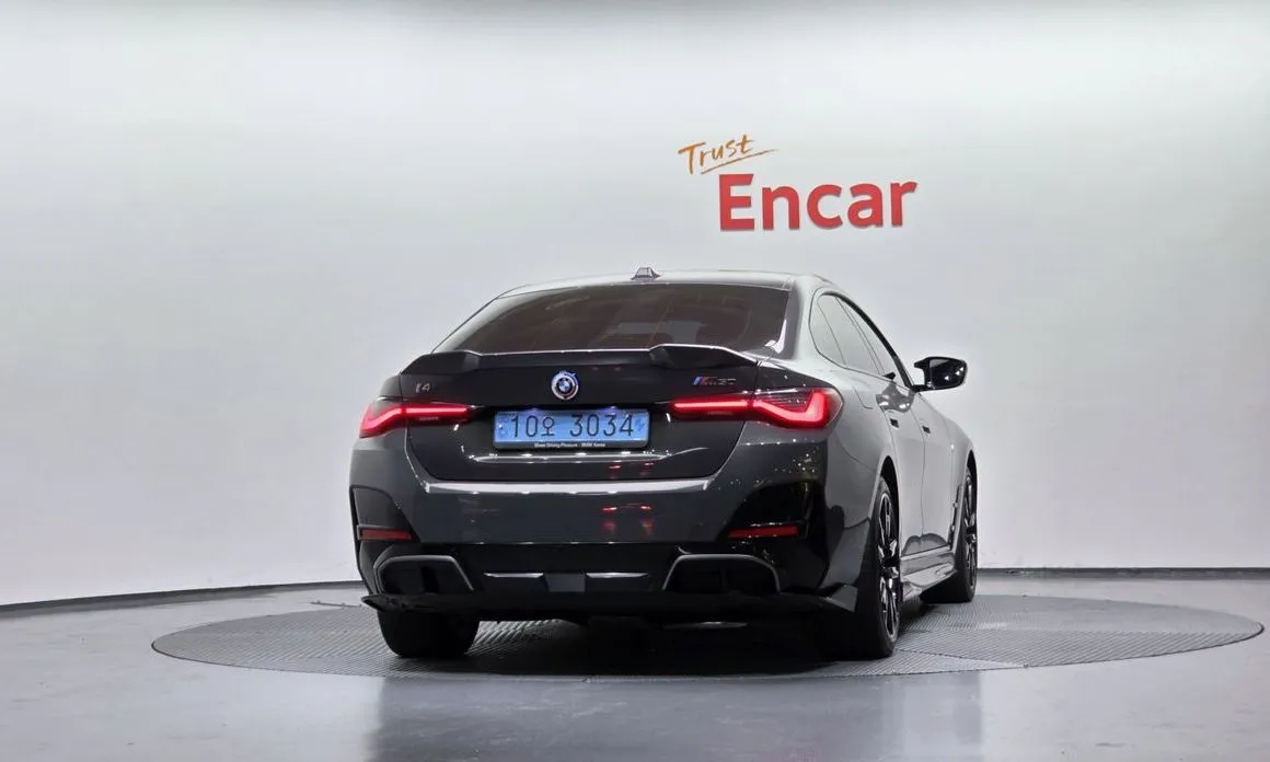 BMW i4 — фото 8
