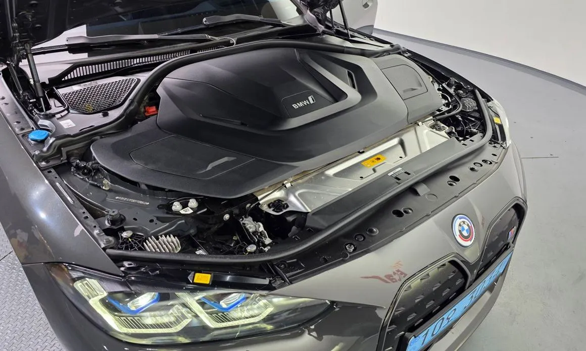 BMW i4 — фото 10