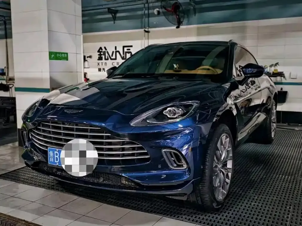 Aston Martin DBX — фото 1