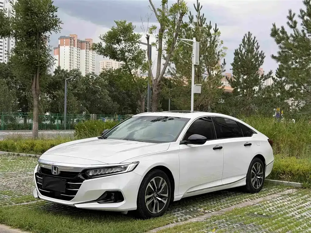 Honda Accord — фото 1