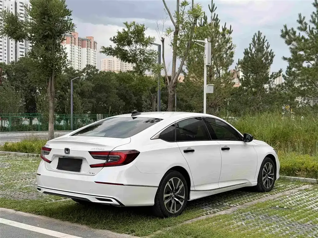 Honda Accord — фото 9