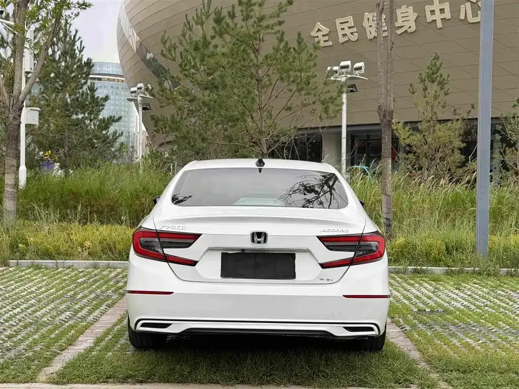 Honda Accord — фото 10
