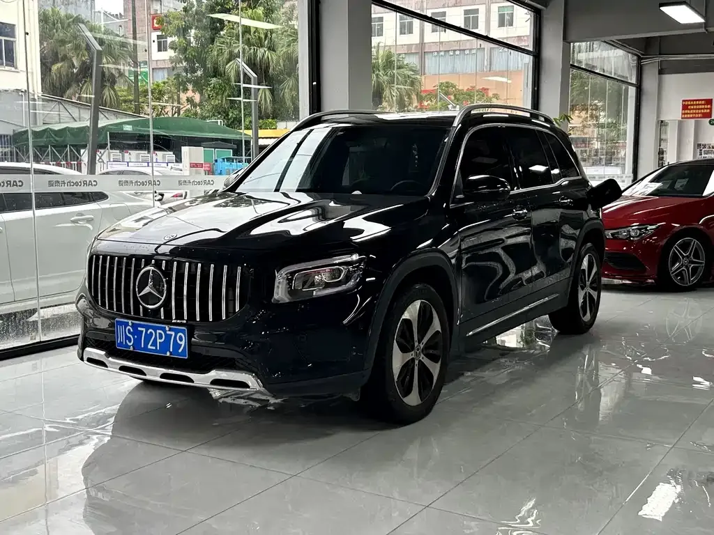 Mercedes-Benz GLB — фото 1