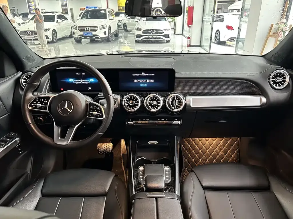 Mercedes-Benz GLB — фото 10