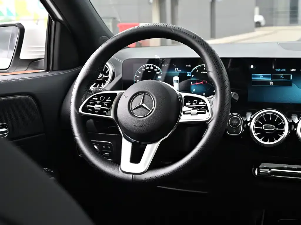 Mercedes-Benz GLA — фото 8
